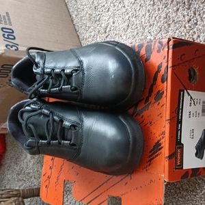 Red wing steel toe shoes